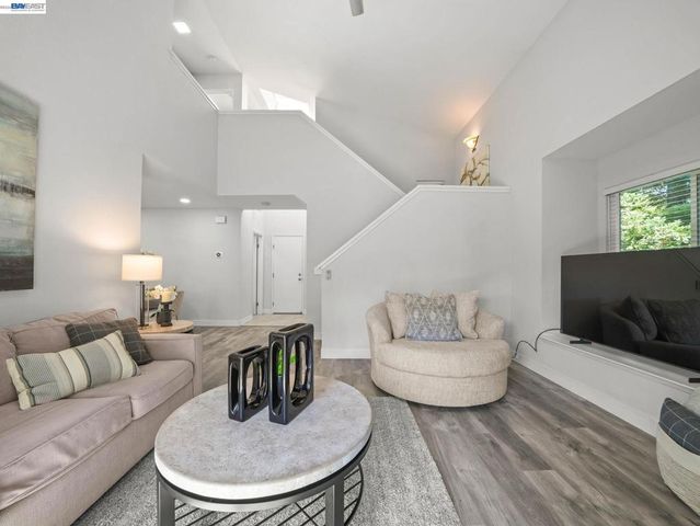 5371 San Simeon Pl, Castro Valley, CA 94552
