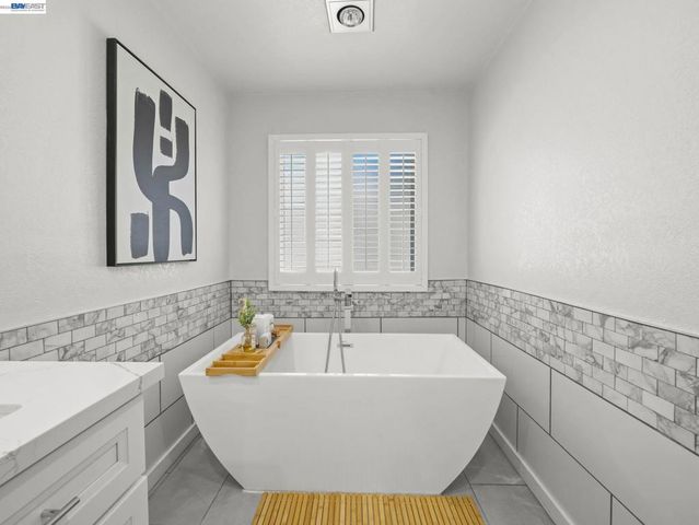5371 San Simeon Pl, Castro Valley, CA 94552