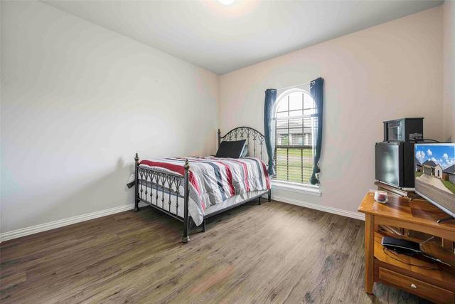 142 Lawndale Lane, Mabank, TX 75147