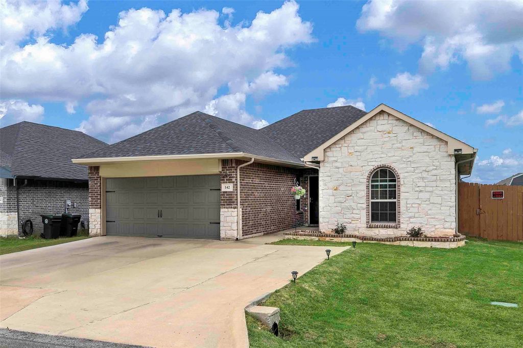 142 Lawndale Lane, Mabank, TX 75147