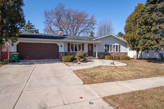 520 WILLOW DRIVE, Fond Du Lac, WI 54935