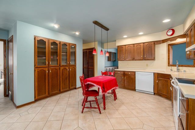 520 WILLOW DRIVE, Fond Du Lac, WI 54935