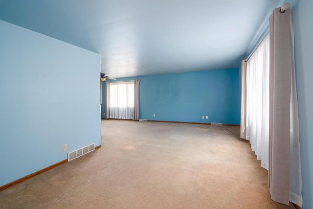 520 WILLOW DRIVE, Fond Du Lac, WI 54935