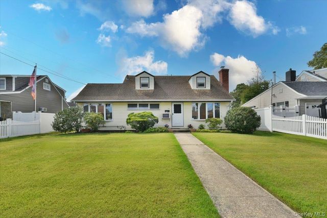 136 Maple Street, Massapequa Park, NY 11762