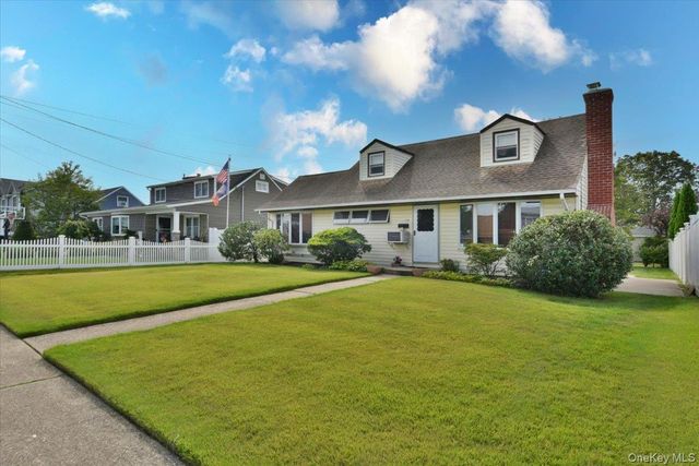 136 Maple Street, Massapequa Park, NY 11762