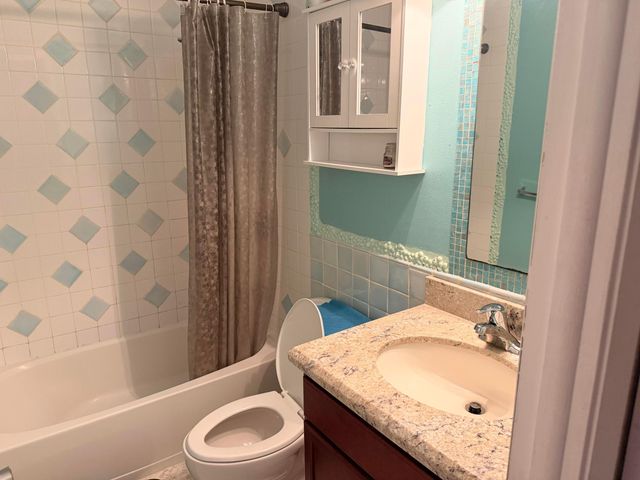 6082 Wauconda Way E, Lake Worth, FL 33463