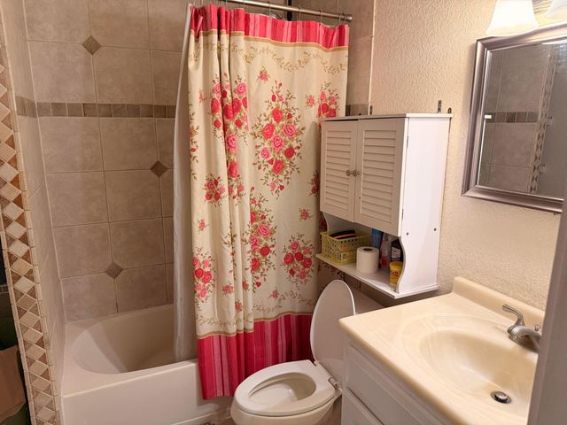 6082 Wauconda Way E, Lake Worth, FL 33463
