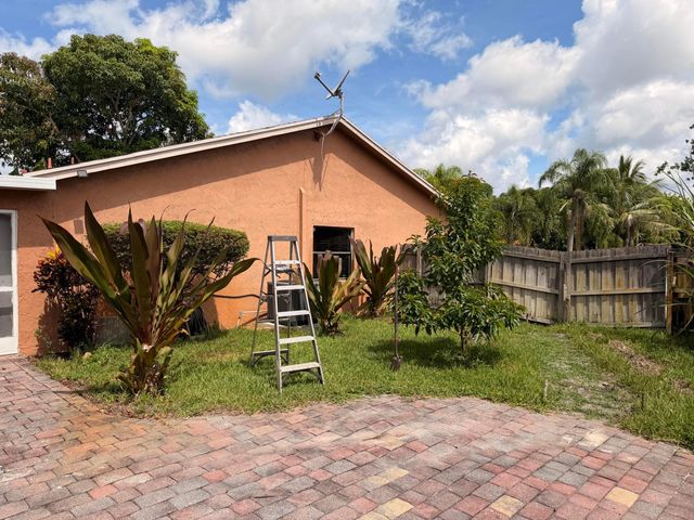 6082 Wauconda Way E, Lake Worth, FL 33463