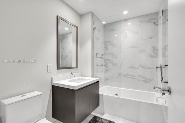 851 NE 1st Ave 4009, Miami, FL 33132