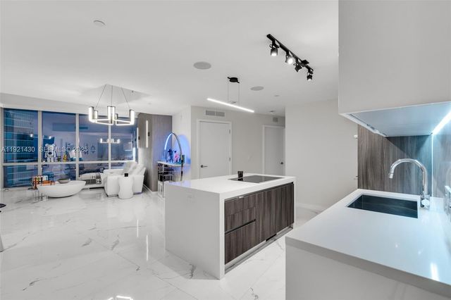 851 NE 1st Ave 4009, Miami, FL 33132