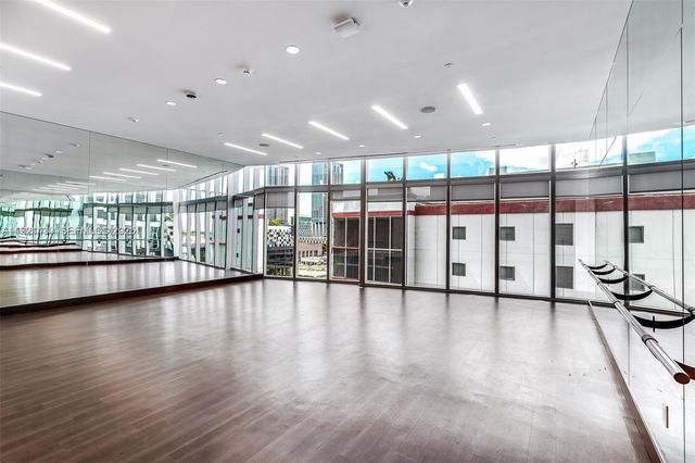 851 NE 1st Ave 4009, Miami, FL 33132