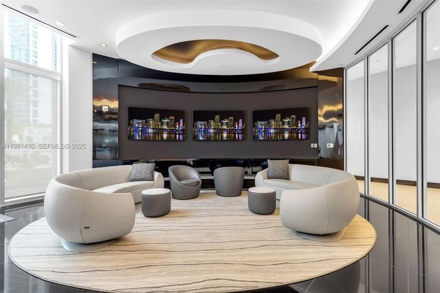 851 NE 1st Ave 4009, Miami, FL 33132