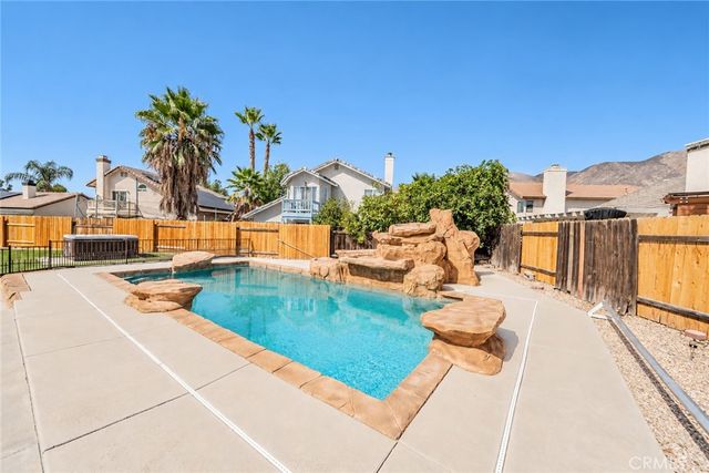 361 Wales Court, San Jacinto, CA 92583