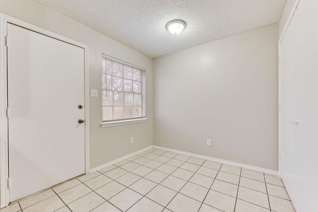 1726 W Sanford Street D, Arlington, TX 76012