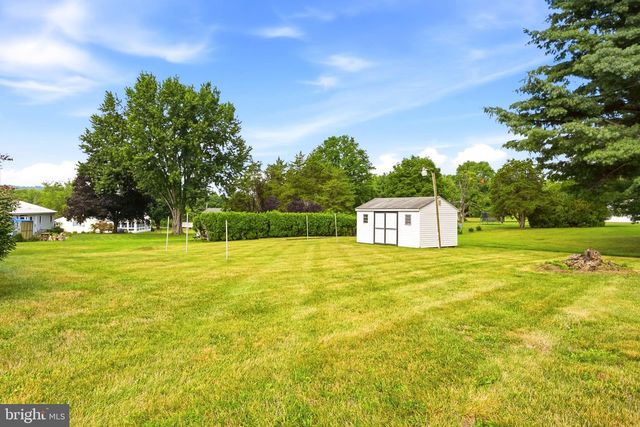 56 HILLVIEW RD, Birdsboro, PA 19508