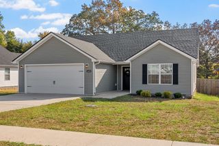 1453 Fredrick Dr, Clarksville, TN 37042