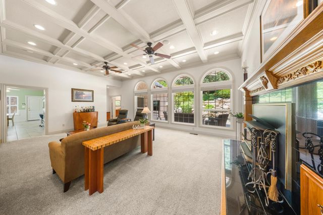11318 Scarlet Oak Dr, Oakdale, CA 95361