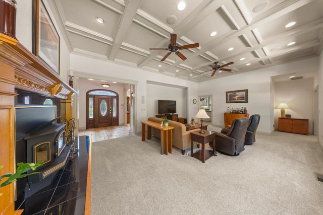 11318 Scarlet Oak Dr, Oakdale, CA 95361