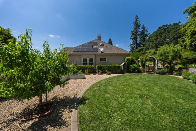 11318 Scarlet Oak Dr, Oakdale, CA 95361