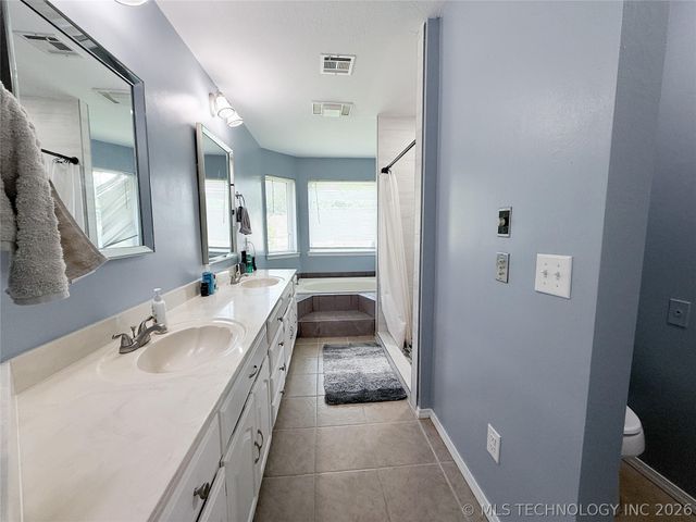 1310 E Concord Place, Broken Arrow, OK 74012