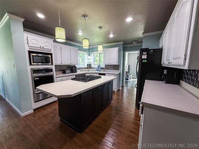 1310 E Concord Place, Broken Arrow, OK 74012