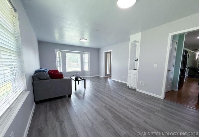 1310 E Concord Place, Broken Arrow, OK 74012