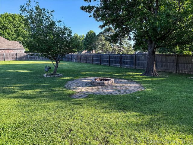 1310 E Concord Place, Broken Arrow, OK 74012