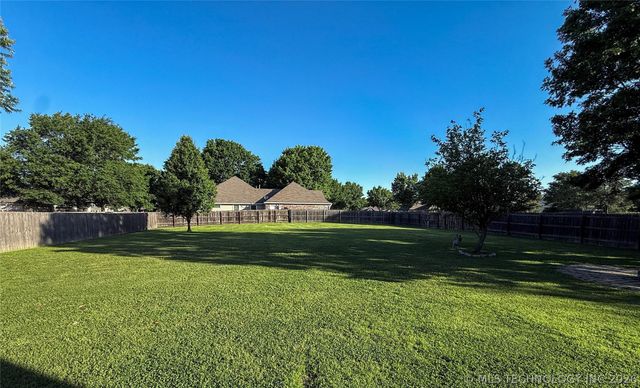 1310 E Concord Place, Broken Arrow, OK 74012