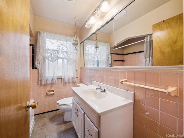 26235 Ross Drive, Redford Charter Township, MI 48239