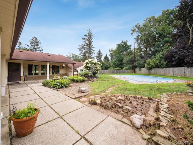 26235 Ross Drive, Redford Charter Township, MI 48239