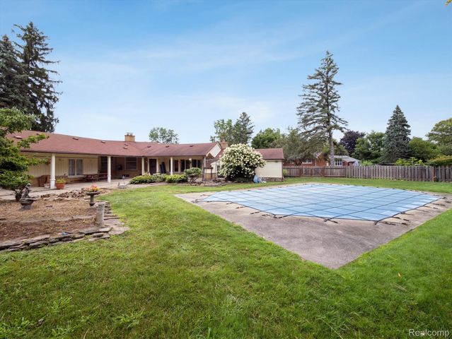 26235 Ross Drive, Redford Charter Township, MI 48239