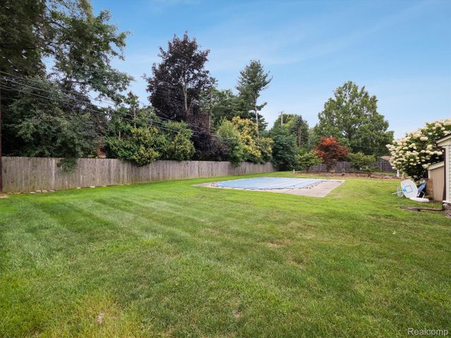 26235 Ross Drive, Redford Charter Township, MI 48239