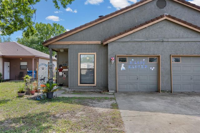 911 Crockett ST A, Lockhart, TX 78644
