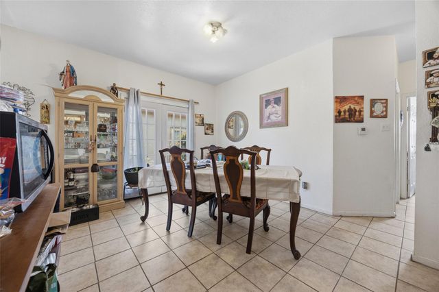 911 Crockett ST A, Lockhart, TX 78644