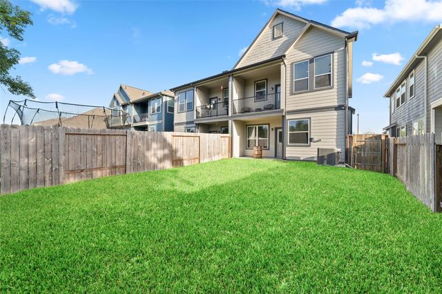 331 E Coralburst Loop, Montgomery, TX 77316