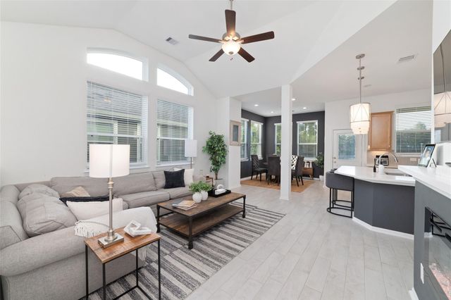 331 E Coralburst Loop, Montgomery, TX 77316