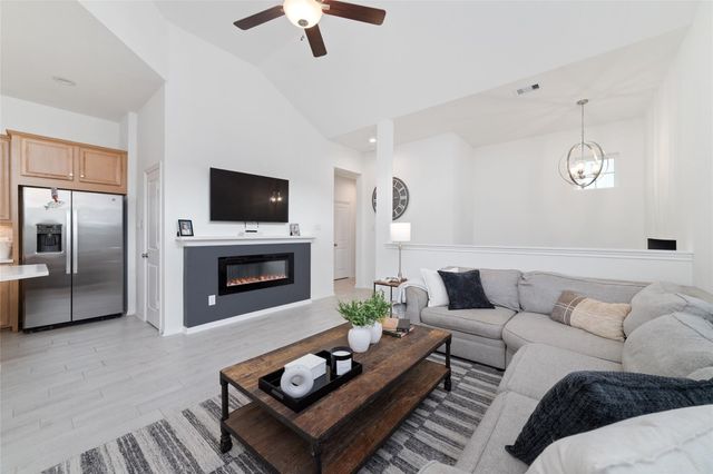 331 E Coralburst Loop, Montgomery, TX 77316