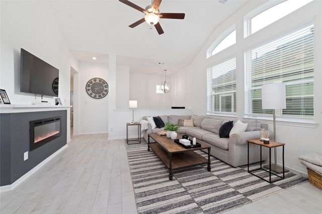 331 E Coralburst Loop, Montgomery, TX 77316