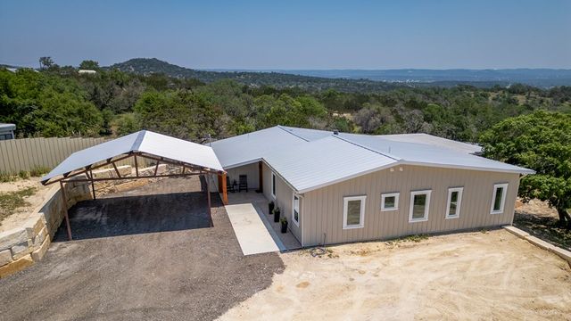 111 Stoney Hills Rd, Center Point, TX 78010
