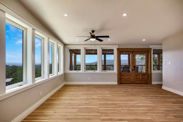 111 Stoney Hills Rd, Center Point, TX 78010