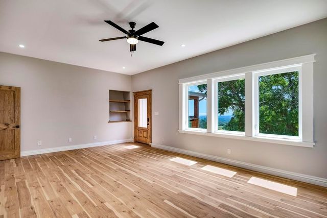 111 Stoney Hills Rd, Center Point, TX 78010
