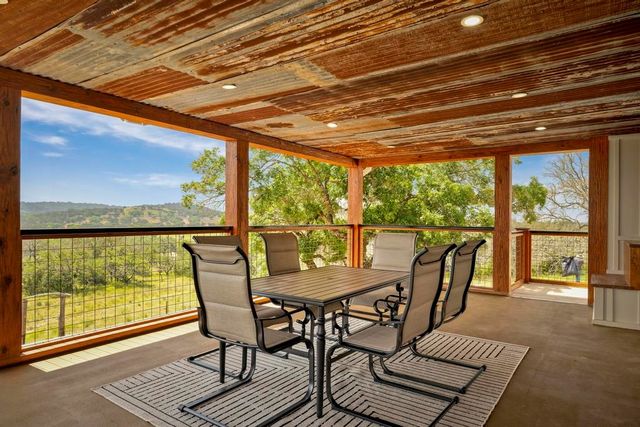 111 Stoney Hills Rd, Center Point, TX 78010