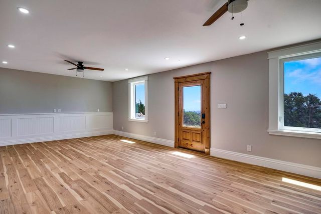 111 Stoney Hills Rd, Center Point, TX 78010