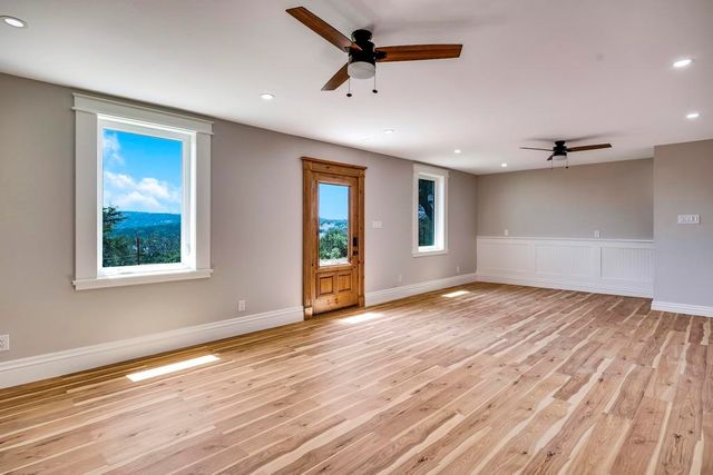 111 Stoney Hills Rd, Center Point, TX 78010