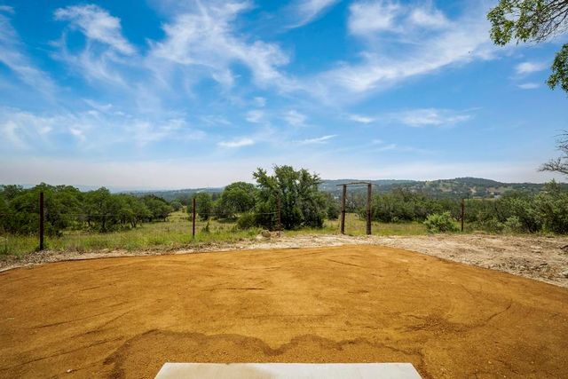 111 Stoney Hills Rd, Center Point, TX 78010