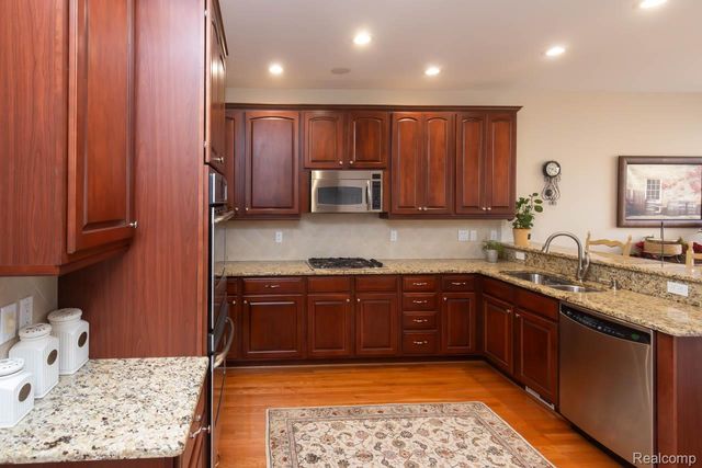 45042 Broadmoor Circle S, Northville Township, MI 48168
