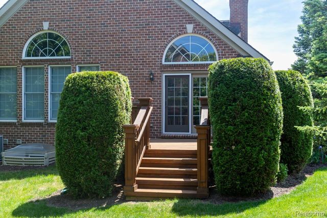 45042 Broadmoor Circle S, Northville Township, MI 48168