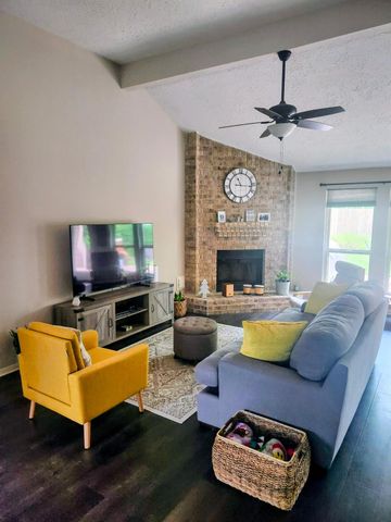 2827 Creek Manor Drive, Houston, TX 77339