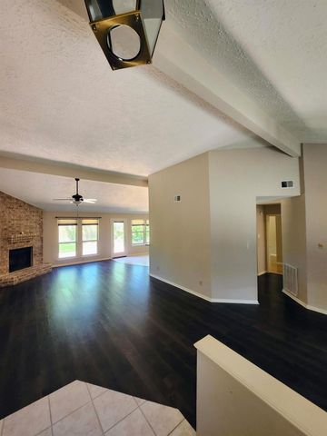 2827 Creek Manor Drive, Houston, TX 77339
