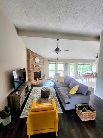 2827 Creek Manor Drive, Houston, TX 77339